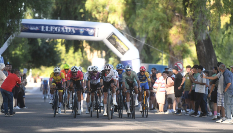 Con presentación y prólogo, Mendoza puso en marcha la 50ª Vuelta Ciclista de Mendoza