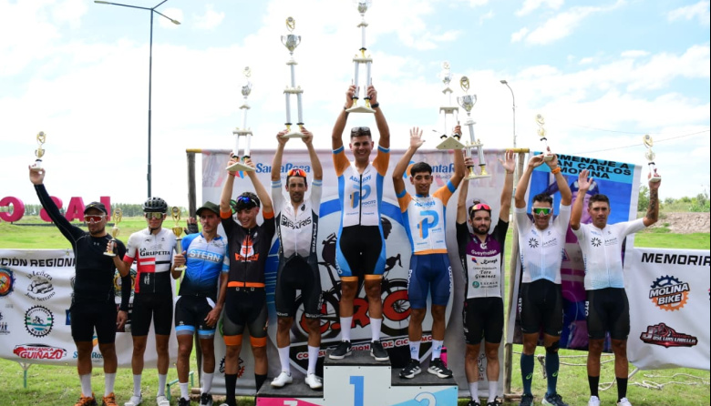 Santa Rosa homenajeó al "Caballito" Juan Carlos Molina