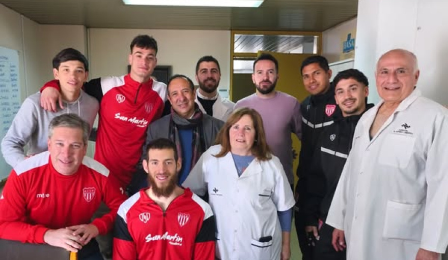 Deportistas del Atlético Club San Martin visitaron el Hospital Perrupato