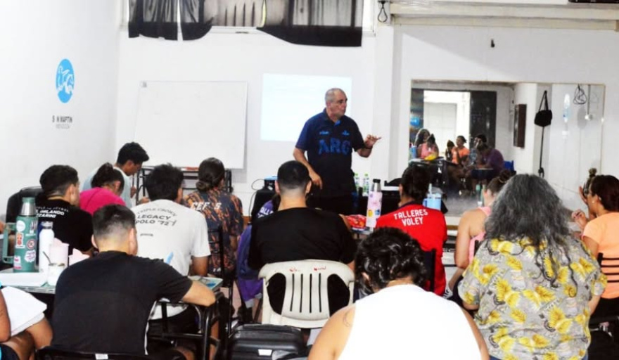 Se dictó el curso para entrenadores de Voley en San Martín