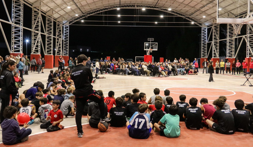 El Club Obras inauguró su estadio techado con respaldo del Estado